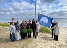 Abragciema pludmalē jau 19. reizi pacelts Zilais karogs