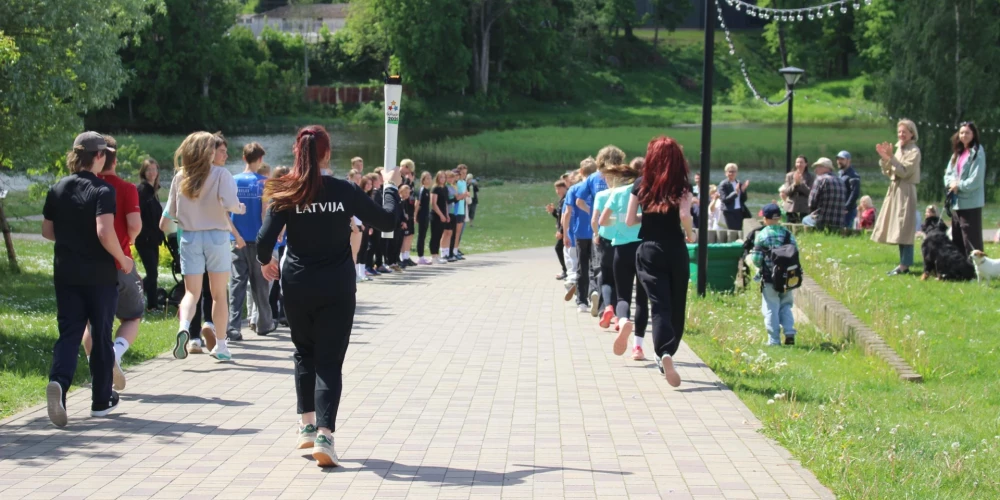 Latvijas Jaunatnes X Olimpiādes lāpas ceļojums viesojas Zemgalē
