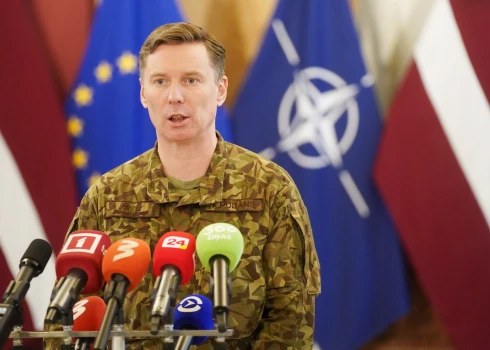 Nacionālo bruņoto spēku komandieris ģenerālmajors Kaspars Pudāns.