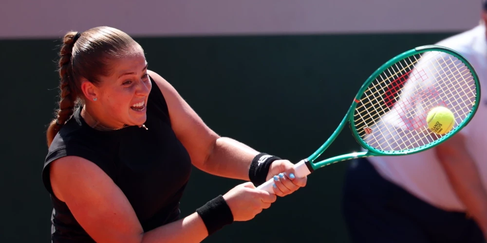 Aļonai Ostapenko ātri noslēdzies Francijas atklātais čempionāts.