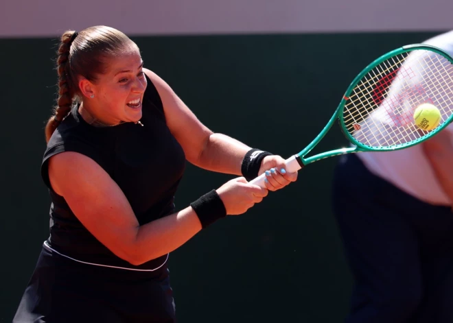 Ostapenko zaudē arī Francijas atklātajā čempionātā dubultspēļu otrajā kārtā