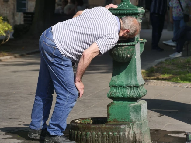 Ceturtdien Romā, Florencē, Boloņā, Brešā un Turīnā tika izsludināts pirmais šā gada sarkanais karstuma brīdinājums.