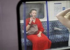 Karstuma dēļ tūkstošiem britu paliek bez ūdens, Francijā cilvēki miruši treniņu laikā. FOTO