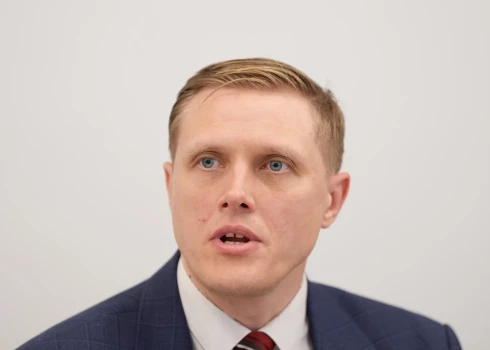 Янис Домбрава требует латышский язык в системе МВД, но для экстренных случаев оставлены исключения.