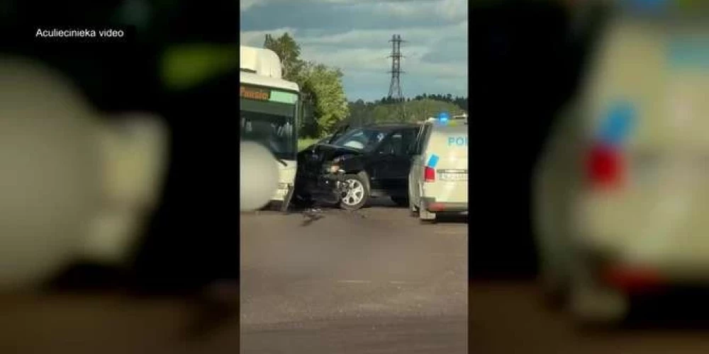 Пьяный водитель BMW пытался скрыться от полиции, но устроил аварию с городским автобусом.