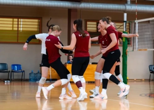 Latvijas sieviešu volejbola izlasei zaudējums otrajā pārbaudes spēlē ar Somiju.