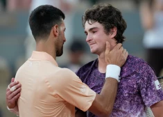 Džokovičs negaidīti piekāpjas brazīlietim un nepārvar "French Open" trešo kārtu
