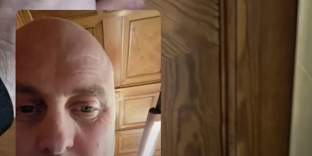 Latvijas premjerministrs Andris Kulbergs vaļsirdīgā video izrādījis premjera darba kabinetu, pat atklājot, kur tajā atrodas slēptās durvis. 