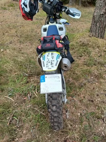 Deviņi zviedru baikeri šīs nedēļas sākumā pamatīgi Baltijas jūras liedagā pamatīgi papostīja kāpas Ovīšu dabas liegumā.