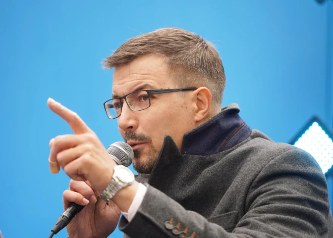 Rūdolfs Kalvāns atteicies no Saeimas deputāta mandāta, bet Jānis Eglīts savu lēmumu pagaidām neatklāj
