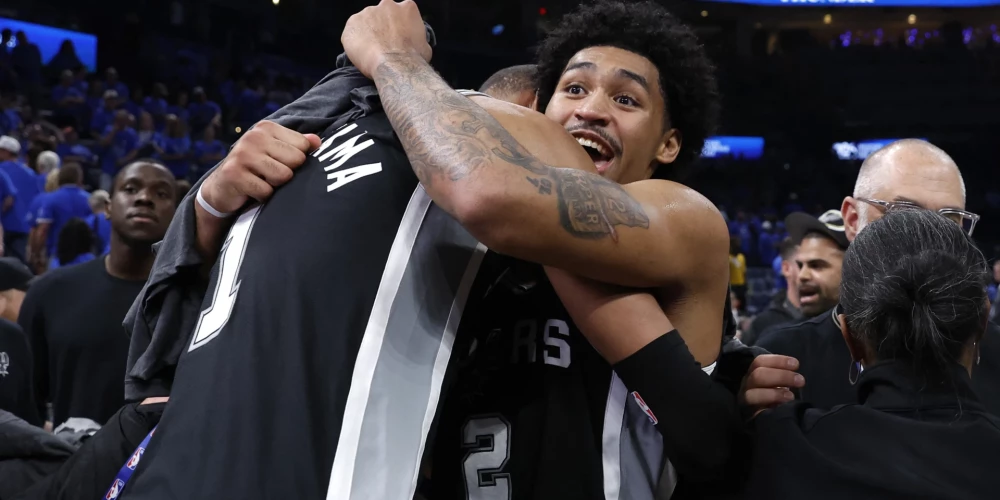 "Spurs" basketbolisti atņem "Thunder" NBA čempiones pilnvaras un iekļūst finālā.