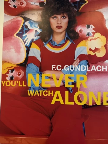 Gundlaha plakāts "You'll never watch alone".