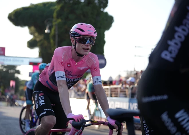 Romā noslēdzas “Giro d’Italia”: Milānam posma uzvara, Vingegordam vēsturisks triumfs