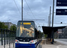 Vēsturisks brīdis Ķengaragā -  jaunajā galapunktā iekripo pirmais tramvajs. VIDEO
