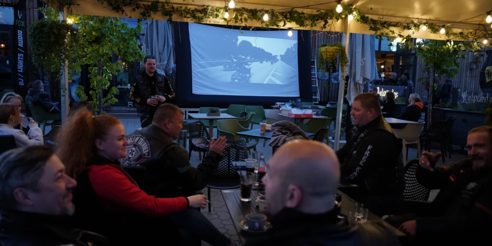 Filmā redzama Latvijas motoklubu dzīve vienas sezonas garumā, tās biedru skatījums uz motociklu kā dzīves sastāvdaļu.