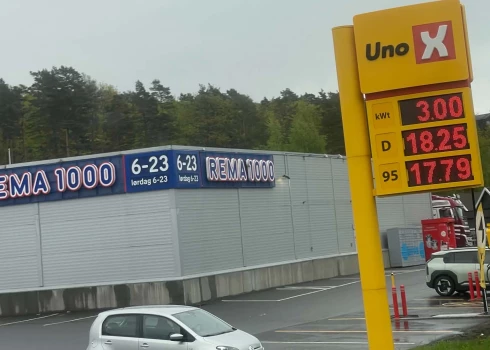 Degvielas cenas Norvēģijā 20. maijā kādā degvielas uzpildes stacijā netālu no Kristiansanas. Dīzelis - 1 eiro 67 centi, 95 - 1 eiro 60 centi (aptuvens pārrēķins).