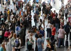 Eiropas lidostās jau sācies haoss; "Wizz Air" izplata brīdinājumu pasažieriem