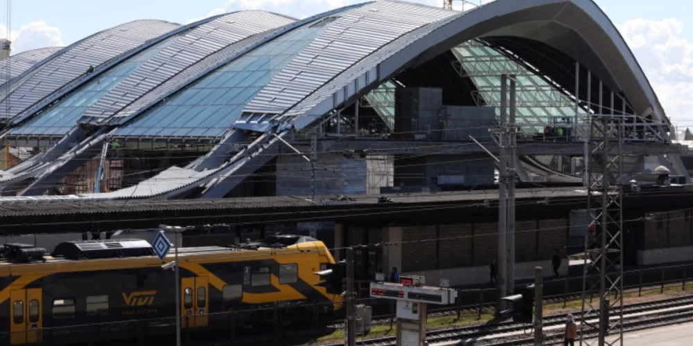 Vienoto biļeti vilcienam un Rīgas sabiedriskajam transportam plānots saglabāt līdz 2026. gada beigām. 
