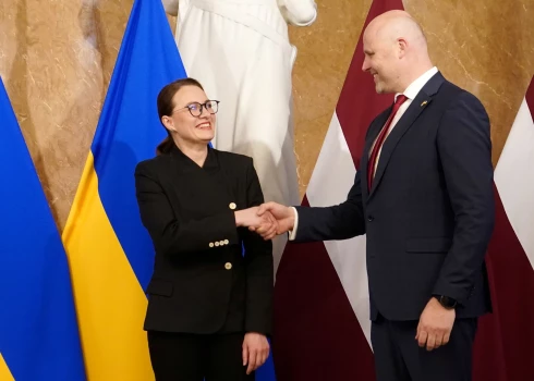 Ministru prezidents Andris Kulbergs un Ukrainas premjerministre Jūlija Sviridenko tikšanās laikā Ministru kabinetā.