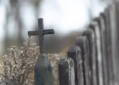 Daugavpilī trīs jaunieši aizdedzināja saimniecības ēku un kapu kopas