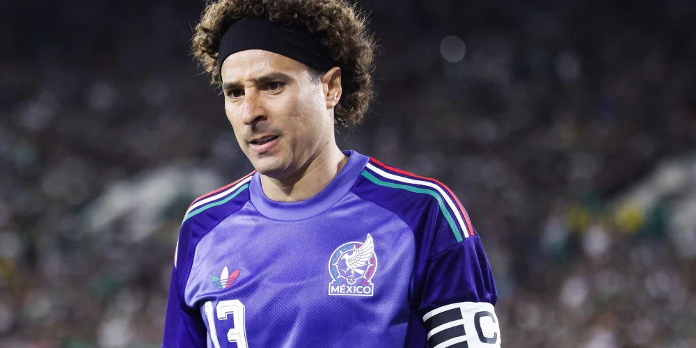 Ilggadējais Meksikas vīriešu futbola izlases vārtsargs Giljermo Očoa.
