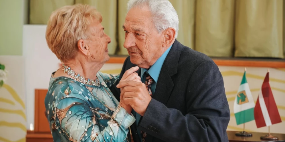  28. maijā Aldis un Rita Ertmaņi svinēja īpašu dzīves notikumu – 60. kāzu jubileju jeb Dimanta kāzas