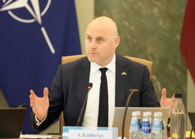 Новый премьер поручил остановить торговлю с Россией - с некоторыми исключениями