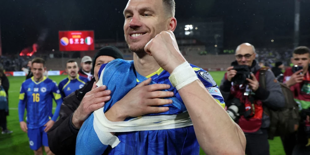 Edins Džeko pēc Bosnijas uzvaras pār Itāliju, kas četrkārtējo pasaules čempioni atstāja aiz borta pirms Pasaules kausa izcīņas.