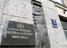 No darba aizgājusi uz pārbaudes laiku atstādinātā IZM Informācijas tehnoloģiju departamenta direktore Zaļkalne
