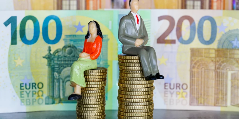 Разница в зарплатах мужчин и женщин в Латвии достигла 16,8%.