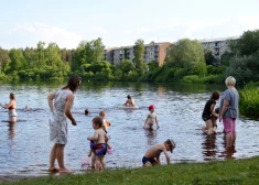 Вода прогрелась до +20 градусов - где в Латвии уже можно искупаться