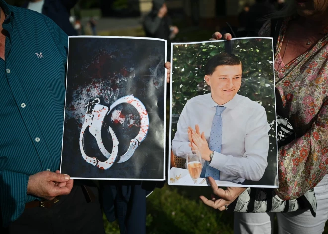 Британия в шоке: смертельно раненного студента заковали в наручники, поверив словам убийцы