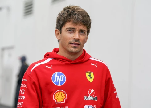 Šarls Leklērs jau nākamsezon varētu kļūt par sacīkstēm bagātāko "Ferrari" pilotu.