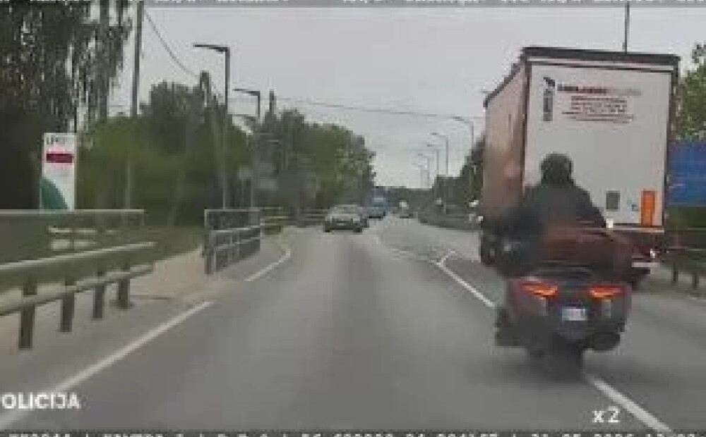 Aizturēts motociklists, kurš, radot bīstamas situācijas, bēga no policijas. VIDEO