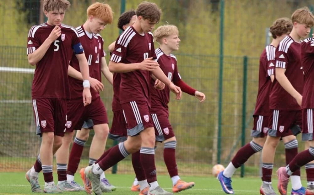 Latvijas U-17 futbolisti aizraujošā mačā izrauj neizšķirtu pret Albāniju