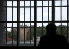 Divus cietumniekus tur aizdomās par padomu došanu Augšdaugavas novadā pastrādātā laupīšanā