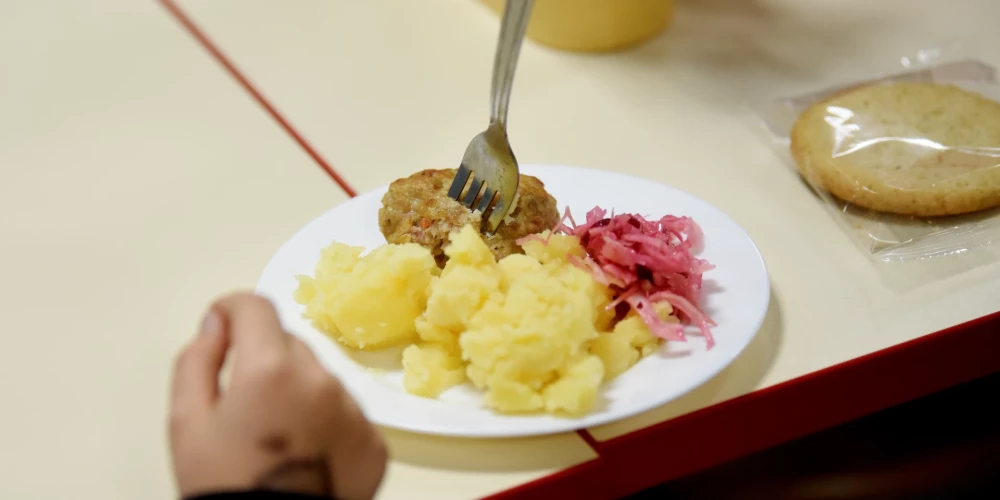 Погоня за дешевизной вытесняет местные продукты из школ и больниц.