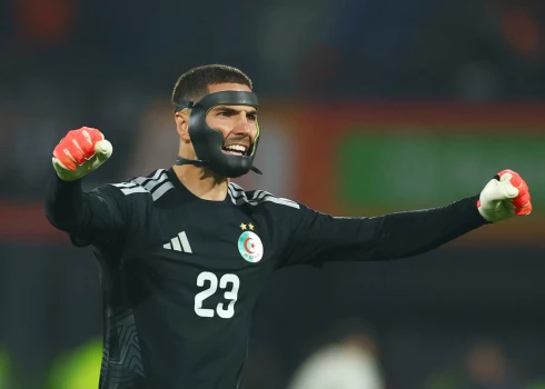 Alžīrijas futbolists Luka Zidāns spēlēs ar žokļa lūzumu.