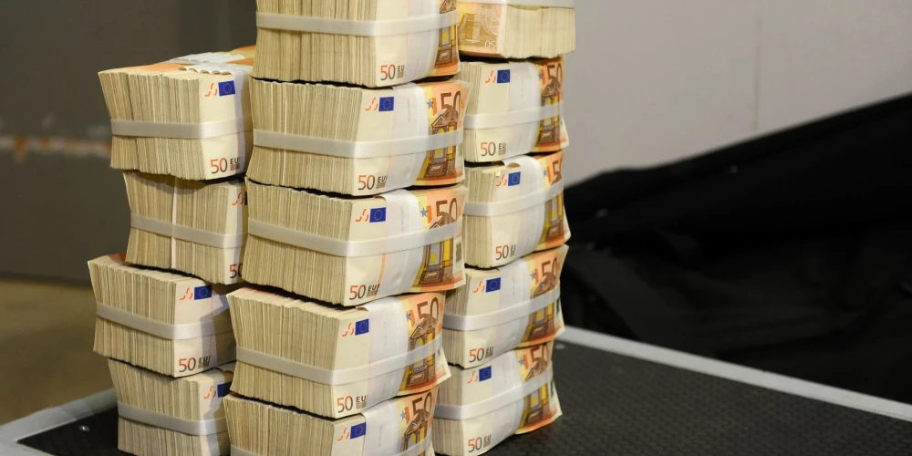 Latvija ar valsts ilgtspējīgo obligāciju emisiju piesaistījusi vienu miljardu eiro. 