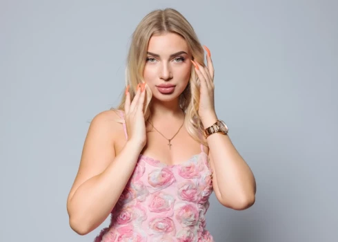 Интриша вступила в брак.