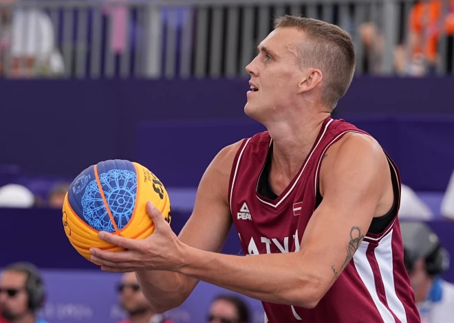 Miezis pēdējās sekundēs nokārto Latvijas 3x3 basketbolistiem uzvaru Pasaules kausa spēlē