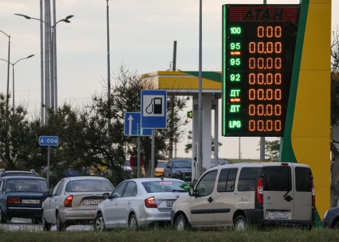Pēc Ukrainas triecieniem Krimā saasinās degvielas krīze.