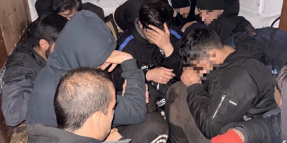 Robežsargi aiztur Francijas pilsoni par nelikumīgi valsts robežu šķērsojušu personu pārvadāšanu. 