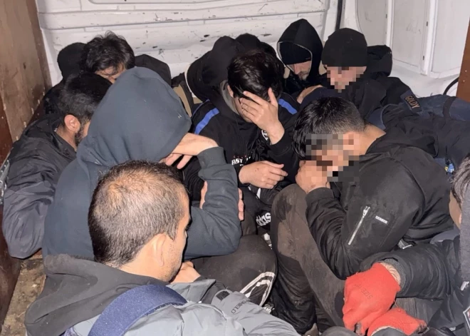 Robežsargi aiztur Francijas pilsoni par nelikumīgi valsts robežu šķērsojušu personu pārvadāšanu