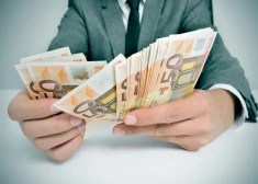 От 3000 до 8000 евро: как в разных министерствах платят за одну и ту же работу
