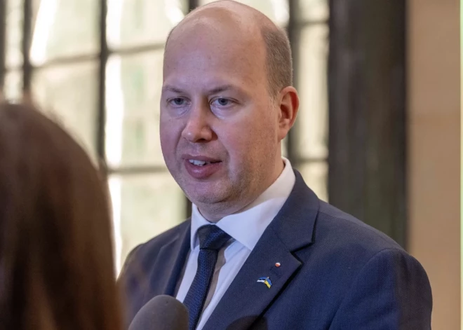 Igaunijas iekšlietu ministrs nāk klajā ar nepārprotamu prasību Krievijas tūristiem Eiropas veikalos un pludmalēs