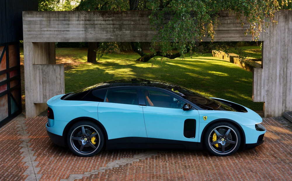 "Ferrari" prezentējis pirmo elektroauto, turklāt ar četrām d