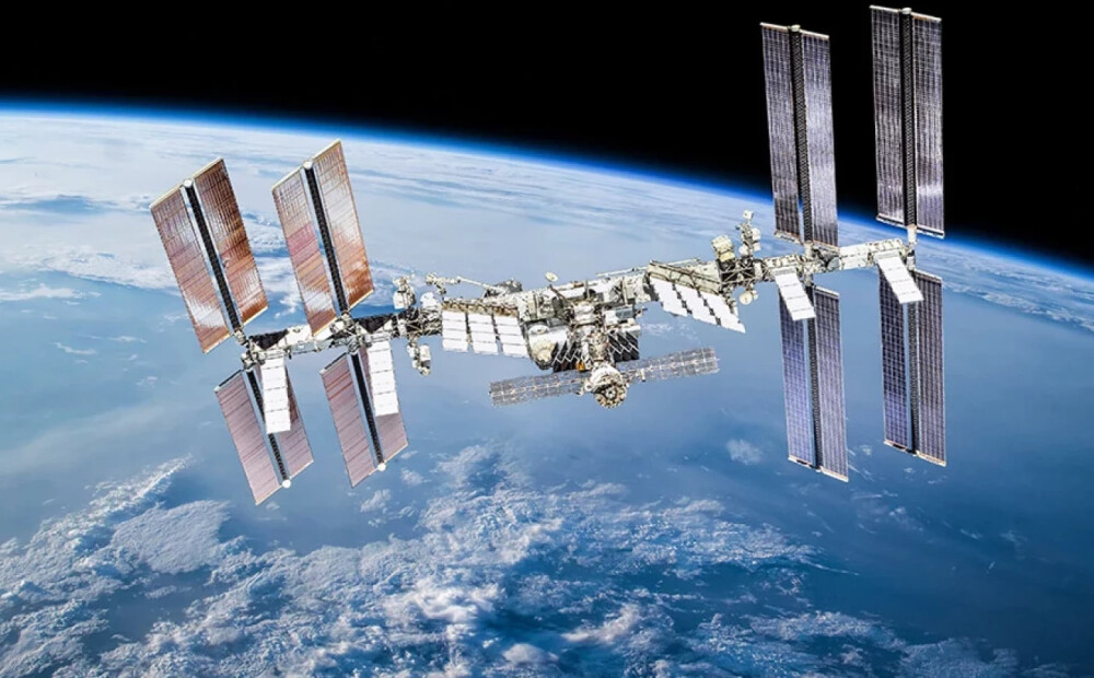 Astronautiem Starptautiskajā kosmosa stacijā pavēlēts meklēt patvērumu