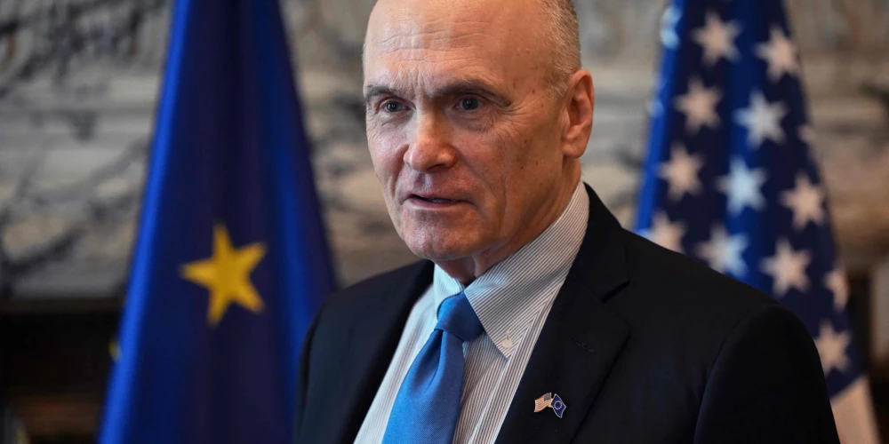 ASV vēstnieks ES Endrjū Pazders norādījis, ka ASV prezidenta Donalda Trampa draudi iebrukt Grenlandē esot tikuši pārprasti.
