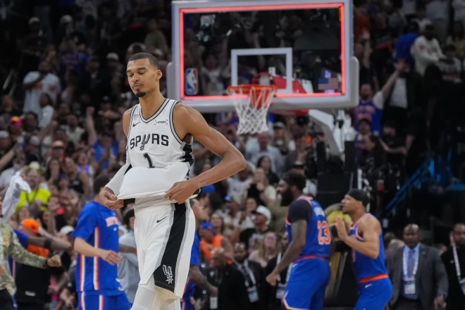 Vembanjamas kļūda mača izskaņā liedza "Spurs" basktebolistiem panākt izlīdzinājumu sērijā pret "Knicks".